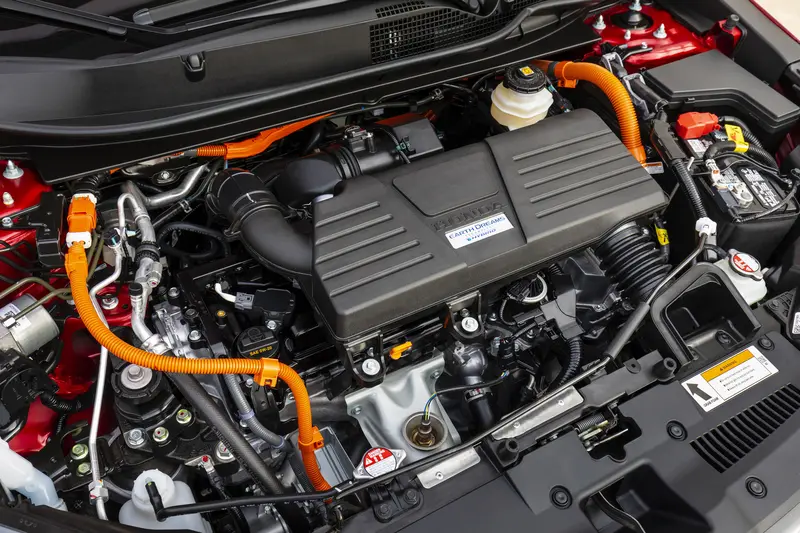 Hình ảnh Honda CR-V với góc nhìn mạnh mẽ thể hiện thiết kế tinh tế và công nghệ an toàn tiên tiến.